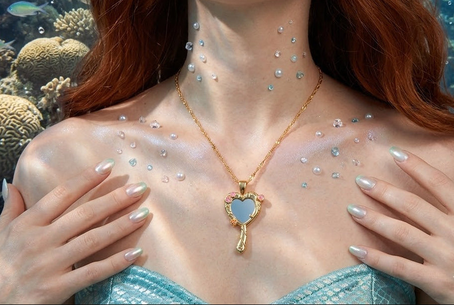 Alice Hand-Mirror Necklace