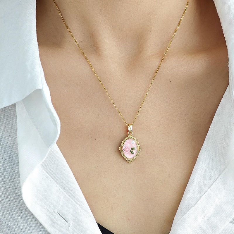 Lady Bridgerton Pink Rose Medallion