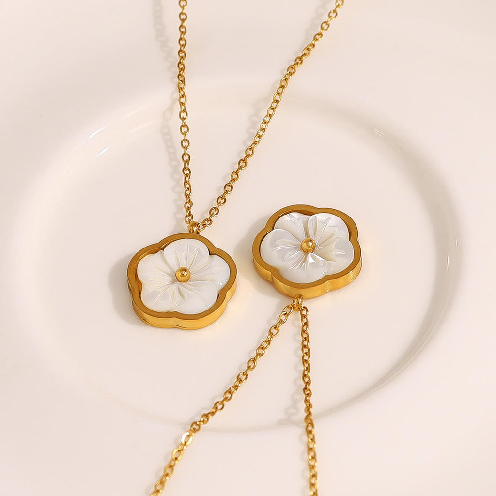 White Flower Necklace