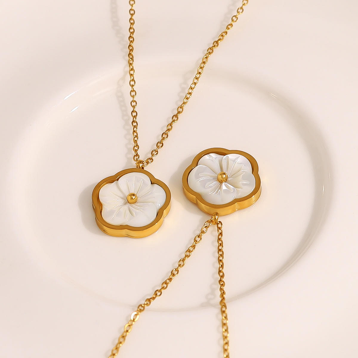 White Flower Necklace