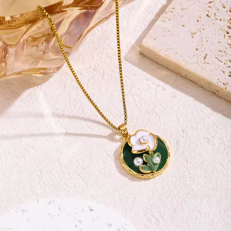 Jardin de Camélia Necklace