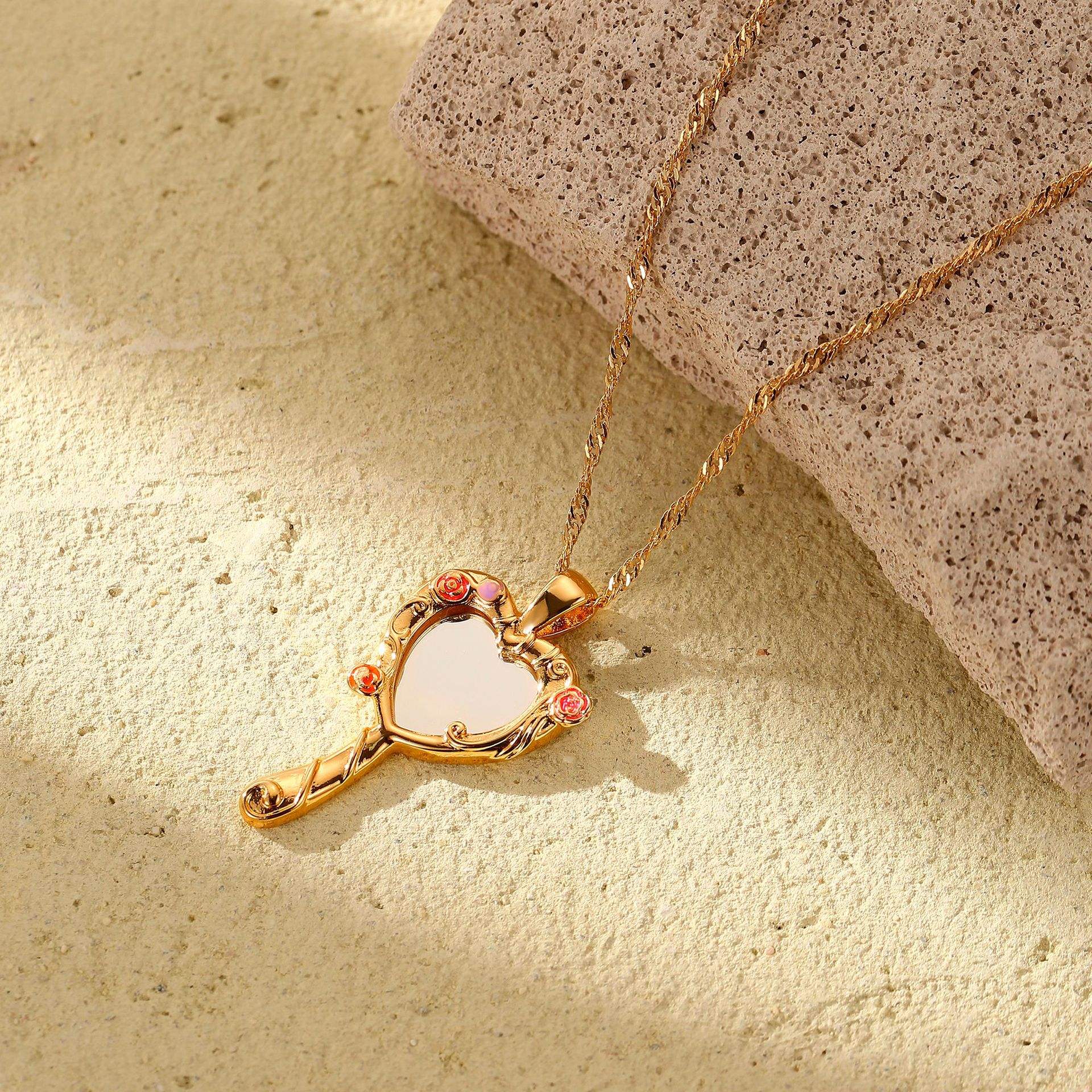 Alice Hand-Mirror Necklace