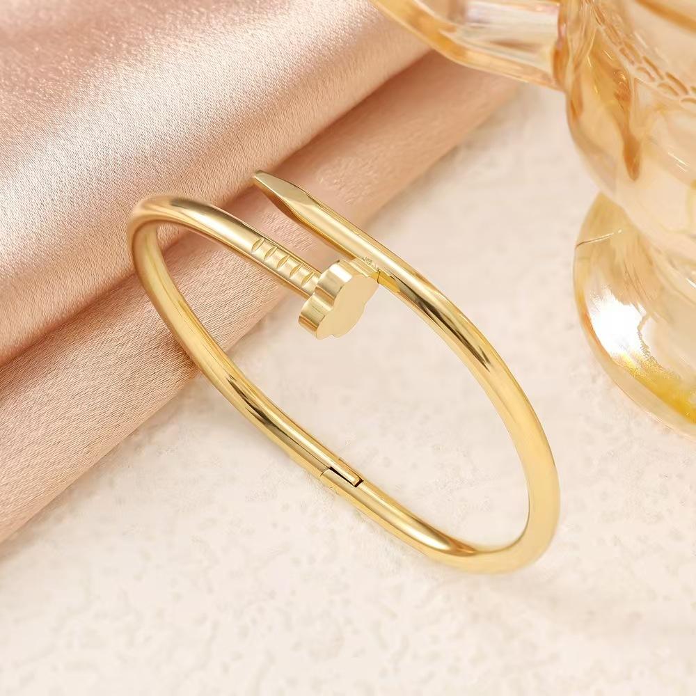 Clover Head Bangle