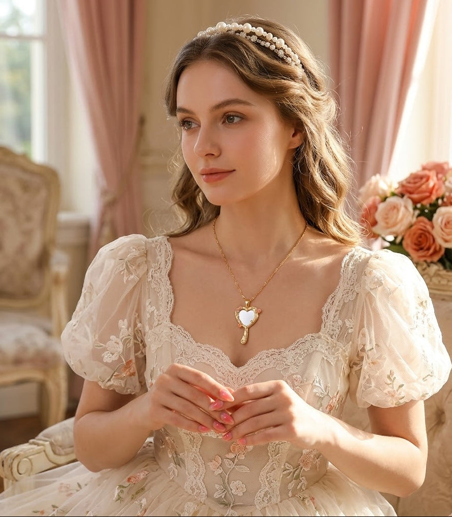 Alice Hand-Mirror Necklace